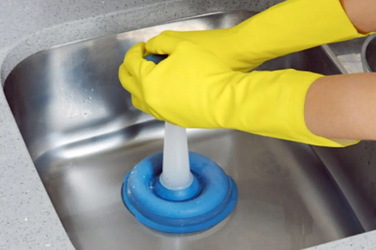 Comment déboucher un évier sans produits toxiques ? - Petits tracas et gros  pépins - immodvisor