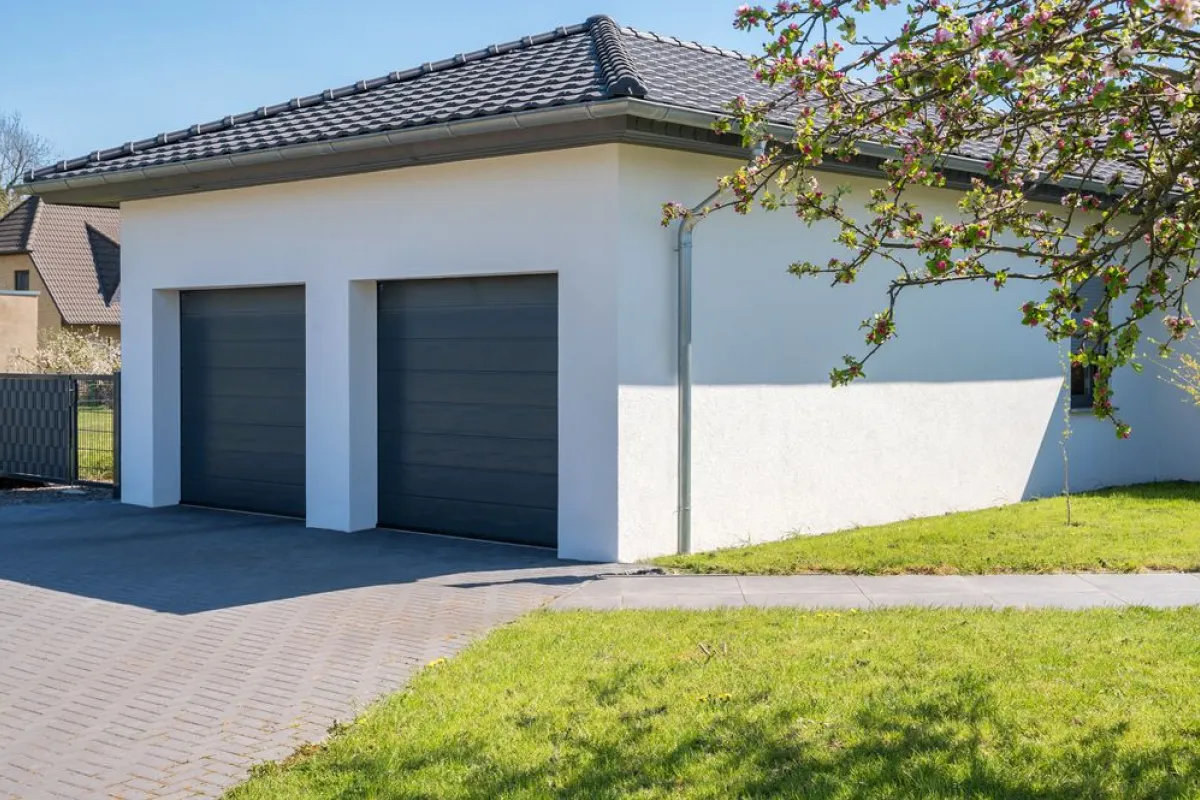 Comment sécuriser sa porte de garage des cambriolages : Le cas des portes  de garages basculantes - Protéger sa maison des cambriolages