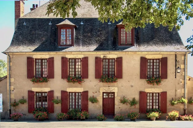 Isoler une maison ancienne par l’extérieur : les pièges à éviter