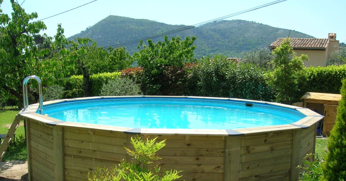 Piscine hors sol en bois : choisir sa piscine bois hors sol