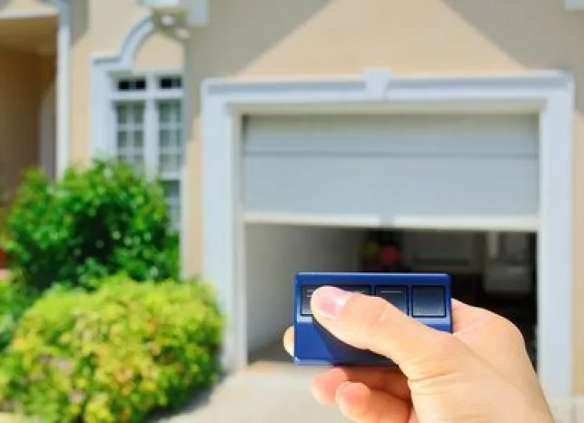 Porte de garage électrique avec télécommande