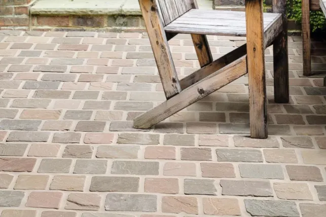 Les pavés donnent un aspect rustique à votre terrasse