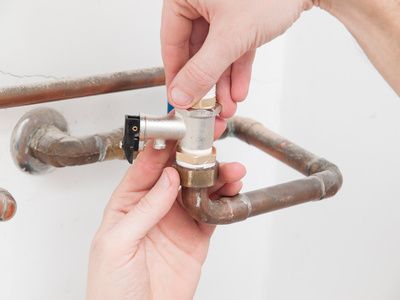 Chute du débit d'eau dans un robinet : causes et solutions